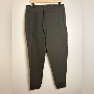 Women’s Athleta Headlands Hybrid Trek Mid Rise Joggers green/olive color size 14